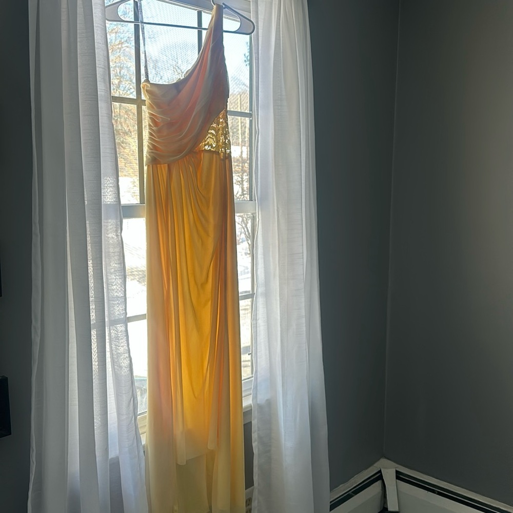 Off the shoulder yellow dress worn once